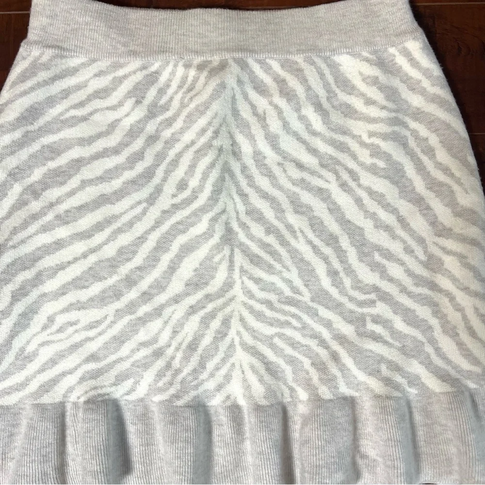ANTHROPOLOGIE Dolan Left Coast Zebra Ruffled Knit Mini Skirt Size Small Petite
